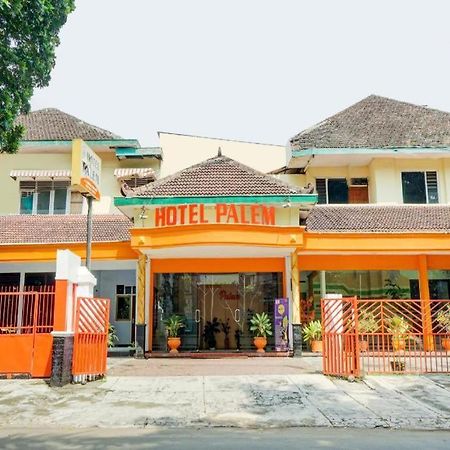 Oyo 3956 Hotel Palem 2 Syariah Malang Exterior foto