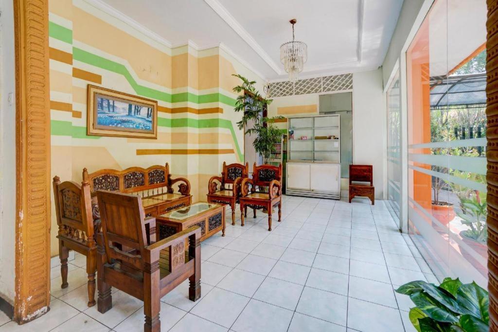 Oyo 3956 Hotel Palem 2 Syariah Malang Exterior foto